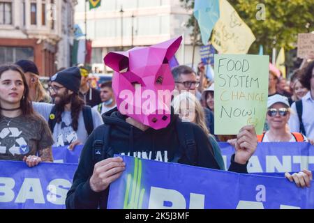 London, UK. 8th October 2022. Animal Rebellion activists in Trafalgar Square. The animal rights group marched in Central London demanding an end to all forms of animal exploitation and for a plant-based future. Credit: Vuk Valcic/Alamy Live News Stock Photo