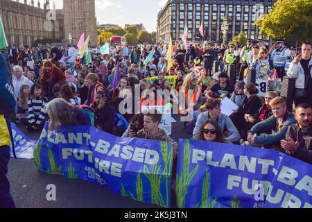 London, UK. 8th October 2022. Animal Rebellion activists block Westminster Bridge. The animal rights group marched in Central London demanding an end to all forms of animal exploitation and for a plant-based future. Credit: Vuk Valcic/Alamy Live News Stock Photo