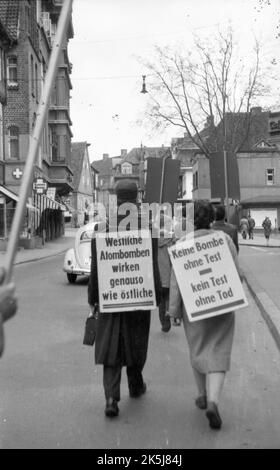 The 1st Easter March against nuclear weapons on German soil was held on 17. 4. 1960, here in Hanover to Bergen-Hohne and from Hamburg. Only about 300 Stock Photo