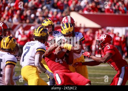 Bloomington, United States. 08th Oct, 2022. Michigan Wolverines quarterback runs against Indiana University during an NCAA college football game at Memorial Stadium. Michigan beat Indiana University 31-10. (Photo by Jeremy Hogan/SOPA Images/Sipa USA) Credit: Sipa USA/Alamy Live News Stock Photo