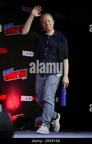 Anthony Rapp attends the 'Star Trek Universe' panel at New York Comic Con on October 8, 2022 in New York. Stock Photo