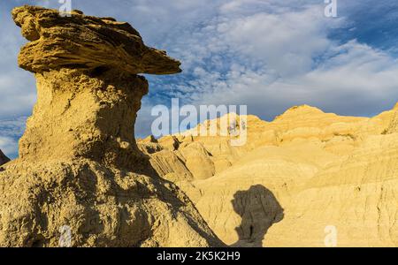 Toadstool Rock and The Peaks of Norbeck Pass, Badlands National Park, South Dakota, USA Stock Photo