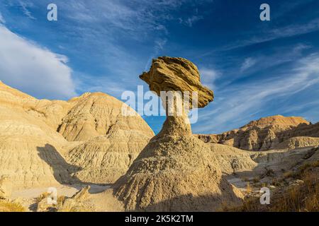 Toadstool Rock and The Peaks of Norbeck Pass, Badlands National Park, South Dakota, USA Stock Photo