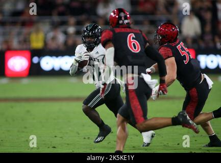 October 8, 2022 - Hawaii Rainbow Warriors running back Dedrick Parson (31) during a game between the San Diego State Aztecs and the Hawaii Rainbow Warriors at the Snapdragon Stadium in San Diego, CA - Michael Sullivan/CSM Stock Photo