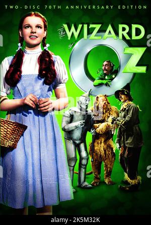 THE WIZARD OF OZ 1939 MGM film with from left Judy Garland, Ray Bolger