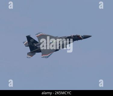 An F15 Eagle jet aircraft of USAF 48th Fighter Wing displays at the 2022 Farnborough International Air Show Stock Photo