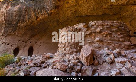 Reconstructed Kiva at Alcove House, Bandelier National Monument, New Mexico, USA Stock Photo