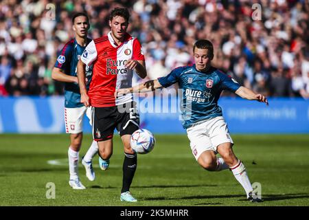 Rotterdam - Santiago Gimenez of Feyenoord, Mathias Kjolo of FC Twente