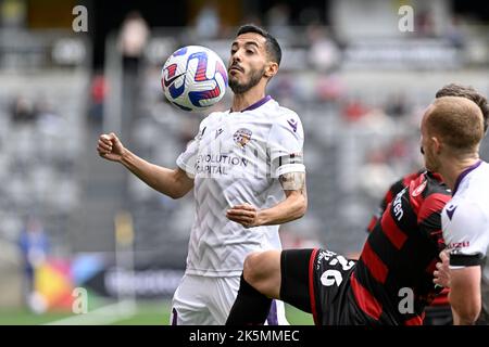 Sydney, Australia. 8th October 2022 : CommBank Stadium, Sydney, Australia; A-League football Western Sydney Wanderers versus Perth FC; Salim Khelifi of Perth Glory controls the ball Credit: Action Plus Sports Images/Alamy Live News Stock Photo