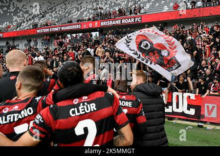 Sydney, Australia. 8th October 2022 : CommBank Stadium, Sydney, Australia; A-League football Western Sydney Wanderers versus Perth FC; Wanderers players celebrate their win in front of their fans Credit: Action Plus Sports Images/Alamy Live News Stock Photo