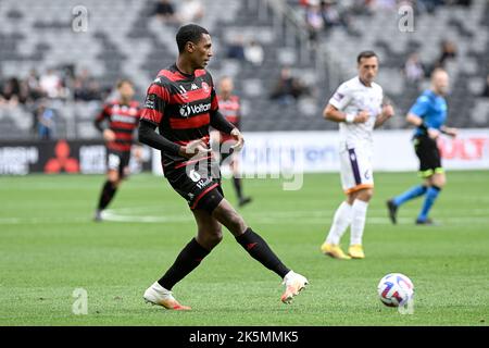 Sydney, Australia. 8th October 2022 : CommBank Stadium, Sydney, Australia; A-League football Western Sydney Wanderers versus Perth FC; Marcelo of Western Sydney Wanderers passes the ball Credit: Action Plus Sports Images/Alamy Live News Stock Photo