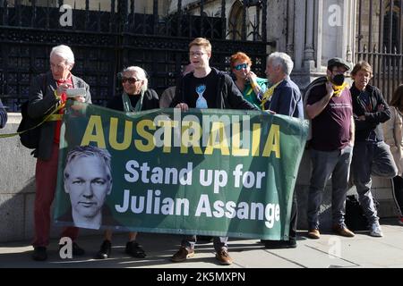 Protestors hold a banner outside Parliament in support of Julian Assange and a free press, organized by The Don't Extradite Assange campaign. Supporters of Julian Assange protest around Westminster in central London, demanding the release of the imprisoned whistle-blower, Julian Assange, as he could face a very lengthy prison sentence. Stock Photo