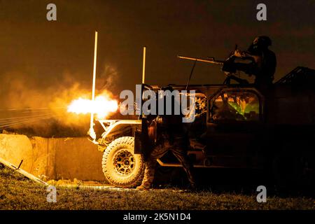 Grafenwoehr, Germany. 23 September, 2022. U.S. Army Green Beret from 10th Special Forces Group fire a M240 machine gun during a live-fire exercise with United Kingdom Royal Marines from 45 Commando at Grafenwöhr Training Area, September 23, 2022 in Grafenwoehr, Germany. Stock Photo