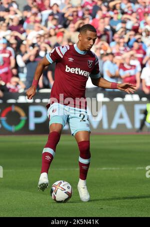London, UK. 09th Oct, 2022. London ENGLAND - October 09: West Ham United's Thilo Kehrer during English Premier League soccer match between West Ham United against Fulham at London stadium, London on 09th October, 2022 Credit: Action Foto Sport/Alamy Live News Stock Photo