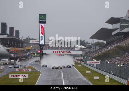 Suzuka, Japan. 9th Oct 2022. Start of the race during the Formula 1 Honda Japense Grand Prix 2022, 18th round of the 2022 FIA Formula One World Championship from Octobre 7 to 9, 2022 on the Suzuka International Racing Course, in Suzuka, Mie Prefecture, Japan - Photo: Dppi/DPPI/LiveMedia Credit: Independent Photo Agency/Alamy Live News Stock Photo