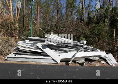 Debris from homes destroyed by Hurricane Ian lays along side of road awaiting pick up in North Fort Myers, Florida, Oct 8, 2022, © Katharine Andriotis Stock Photo