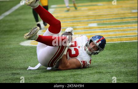 London, UK. 09th Oct, 2022. New York Giants Quarter Back Daniel Jones  throws the football during the match against the Green Bay Packers in the  NFL International Series game at White Hart