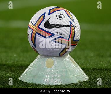 Nike Aerow Scuplt Premier League match ball during the Premier League match Everton vs Manchester United at Goodison Park, Liverpool, United Kingdom, 9th October 2022  (Photo by Craig Thomas/News Images) Stock Photo