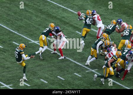 Green Bay Packers punter Pat O'Donnell (16) punts during an NFL football  game against the Washington Commanders, Sunday, October 23, 2022 in  Landover. (AP Photo/Daniel Kucin Jr Stock Photo - Alamy