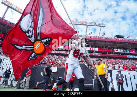 Tampa Bay, Florida, USA, October 9, 2022, Tampa Bay Buccaneers wide Receiver Kaylon Geiger #80 enters the stadium with the Buccaneers flag at Raymond James Stadium.  (Photo Credit:  Marty Jean-Louis) Credit: Marty Jean-Louis/Alamy Live News Stock Photo