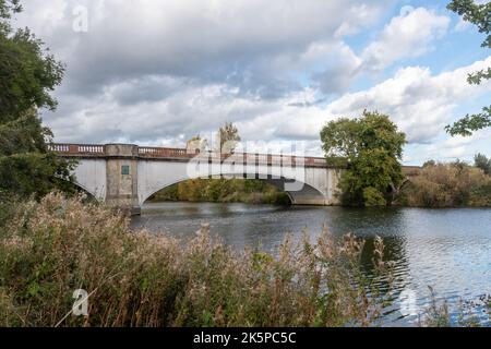 Albert Bridge across the River Thames on the Datchet Road near Old Windsor, Berkshire, England, UK Stock Photo