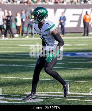 New York Jets cornerback Sauce Gardner (1) lines up for a play during an  NFL football game against the Cleveland Browns, Sunday, Sept. 18, 2022, in  Cleveland. (AP Photo/Kirk Irwin Stock Photo - Alamy