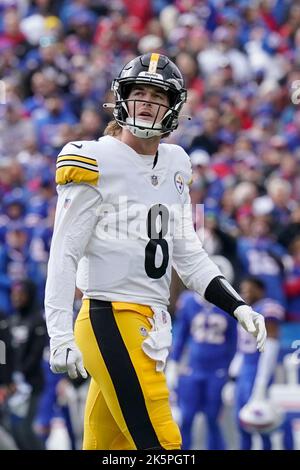 Pittsburgh, PA, USA. 15th Dec, 2019. Bills helmet during the Pittsburgh  Steelers vs Buffalo Bills at Heinz Field in Pittsburgh, PA. Jason  Pohuski/CSM/Alamy Live News Stock Photo - Alamy