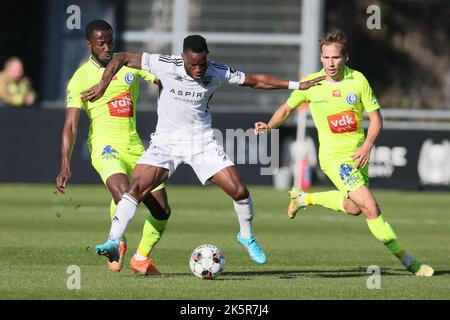 Gent's Elisha Owusu and Eupen's Mubarak Wakaso fight for the ball during a soccer match between KAS Eupen and KAA Gent, Sunday 09 October 2022 in Eupen, on day 11 of the 2022-2023 'Jupiler Pro League' first division of the Belgian championship. BELGA PHOTO BRUNO FAHY Stock Photo