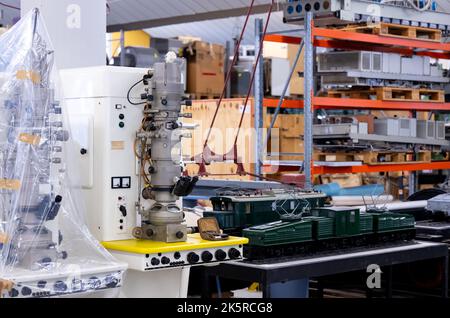 Munich, Germany. 21st Sep, 2022. Two electron microscopes (l) and other Siemens exhibits are on display at Siemens' historic depot. The company is 175 years old this year. Credit: Sven Hoppe/dpa/Alamy Live News Stock Photo