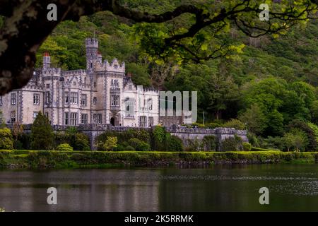 Kylemore Abbey,  beautiful castle like abbey reflected in lake at the foot of a mountain. Benedictine monastery founded in 1920, in Connemara, Ireland Stock Photo