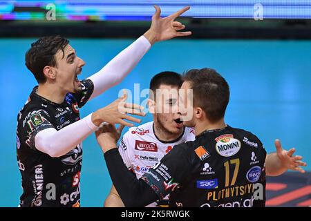 PalaEstra, Siena, Italy, October 09, 2022, Sir Safety Susa Perugia players celebrate  during  Emma Villas Aubay Siena vs Sir Safety Susa Perugia - Vol Stock Photo