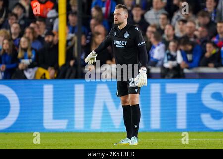 BRUGGES, BELGIUM - OCTOBER 4: Simon Mignolet of Club Brugge KV coaches his teammates during the Group B - UEFA Champions League match between Club Brugge KV and Atletico Madrid at the Jan Breydelstadion on October 4, 2022 in Brugges, Belgium (Photo by Joris Verwijst/Orange Pictures) Stock Photo