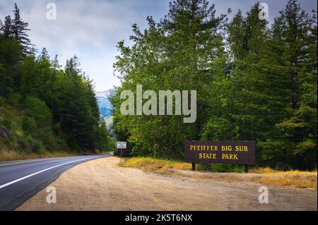 Welcome sign at the entrance to Pfeiffer Big Sur State Park in California Stock Photo