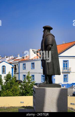 Vasco da Gama statue in front of Saint Salvador Church, Sines, Alentejo, Portugal Stock Photo