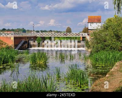 The weir at Abbey Mill on the River Avon in the lovely Cotswold town of Tewkesbury. Stock Photo