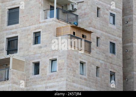 Jerusalem, Israel - September 28th, 2022: A wooden sukkah built in a terrace of a Jerusalem, Israel, apartment building. Stock Photo