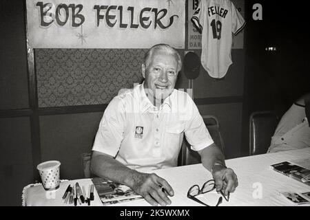1987 portrait of Baseball Hall of Fame pitcher Bob Feller signing autographs at a baseball card and sports memorabilia show in Bismarck, North Dakota. Stock Photo