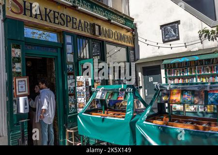 Shakespeare and Company, an English-language bookstore in central Paris Stock Photo