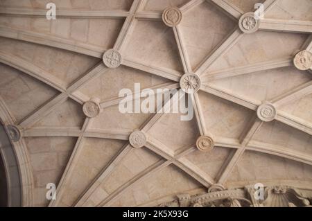 Ceiling and detail of the Manueline style architecture in the Cloisters of  Jeronimos Monastery, Belem, Lisbon, Portugal Stock Photo - Alamy