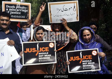 Hyderabad, Pakistan, October 10, 2022. Members of Human Rights Commission of Pakistan (HRCP) are holding demonstration against the death penalty on the occasion of World Day against the Death Penalty held at Hyderabad press club on Monday, October 10, 2022. Stock Photo