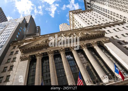 Façade of New York Stock Exchange, nicknamed The Big Board, American stock exchange in the Financial District, Wall Street, Lower Manhattan, New York Stock Photo