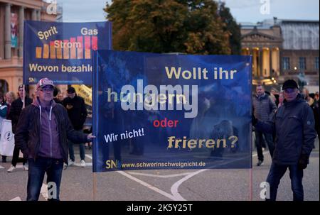 Schwerin, Germany. 10th Oct, 2022. Participants start a demonstration against the energy policy in the Northeast, banners read 'Do you want to starve or freeze? We don't!' and 'Fuel Gas Electricity How to pay? Credit: Bernd Wüstneck/dpa/Alamy Live News Stock Photo