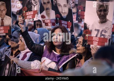 Istanbul, Turkey. 10th Oct, 2022. Demonstrators hold photos of the victims of the 2015 twin suicide bombings, in Ankara. On October 10, 2022, on the occasion of the seventh anniversary of the twin suicide bombings in 2015 in Ankara, those who lost their lives at the Kadikoy pier were commemorated. (Photo by Onur Dogman/SOPA Images/Sipa USA) Credit: Sipa USA/Alamy Live News Stock Photo