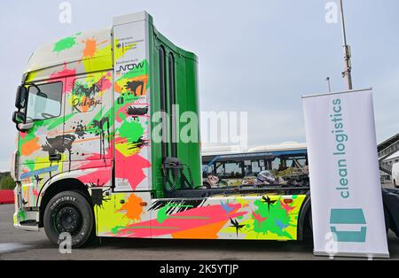 10 October 2022, Brandenburg, Klettwitz: A truck with fuel cell drive can be seen at the Dekra Lausitzring. Together with the hydrogen bus as well as truck manufacturer Clean Logistics, the Cottbus Chamber of Industry and Commerce (IHK), Steinbock Energie, Terravent Investments and the energy transition company GP Joule, it was demonstrated on the same day at the Lausitzring how 100 percent green hydrogen mobility is already possible today. Around 50 guests from freight forwarding and logistics companies, transport operators and local politicians took the opportunity to get to know the hydroge Stock Photo