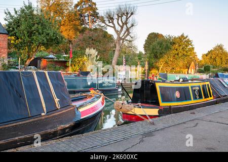 Narrowboats on the Grand Union Canal at Stoke Bruerne in the Autumn at Sunrise. Northamptonshire, England. Stock Photo