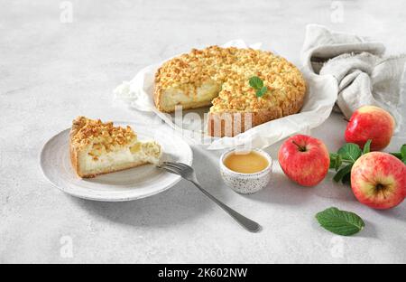 Traditional Homemade Apple Pie With Creamy Custard, close up, horizontal Stock Photo