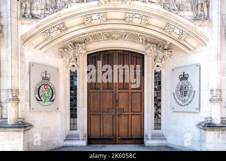 London, UK - 26 March 2022: The entrance to The Supreme Court, Parliament Square, London. Home to the Judicial Committee of the Privy Council. Stock Photo