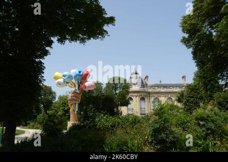 Bouquet of Tulips. Monumental sculpture by the American artist Jeff Koons, located in Paris in the gardens of the Petit Palai Stock Photo