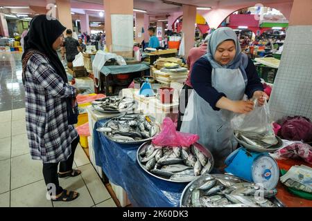 Kota Bharu, Malaysia - October 2022: Fish shop at the Siti Khadijah Market on October 9, 2022 in Kelantan, Malaysia. Stock Photo