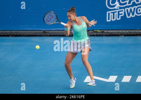 HUA HIN, THAILAND - OCTOBER 11:  Lesley Pattinama-Kerkhove from The Netherlands in the first round match against Mananchaya Sawangkaew of Thailand at the CAL-COMP & CCAU INDUSTRY 4.0 ITF TENNIS TOUR 2022 at True Arena Hua Hin on October 11, 2022 in HUA HIN, THAILAND (Photo by Peter van der Klooster/Alamy Live News) Stock Photo